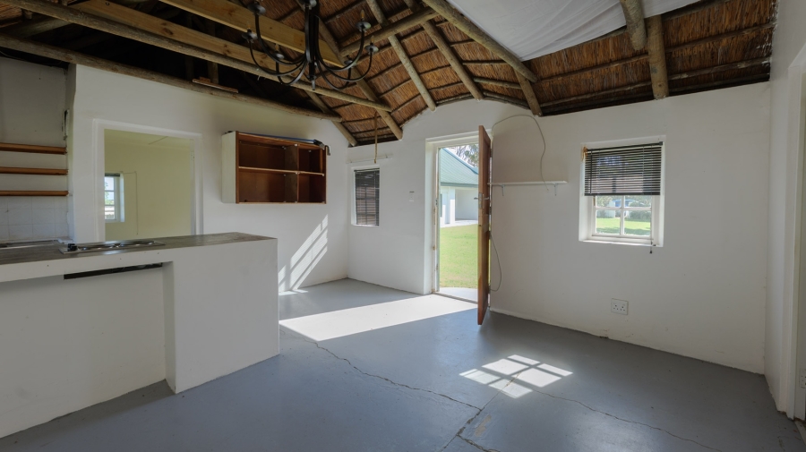 To Let 4 Bedroom Property for Rent in Struisbaai Western Cape